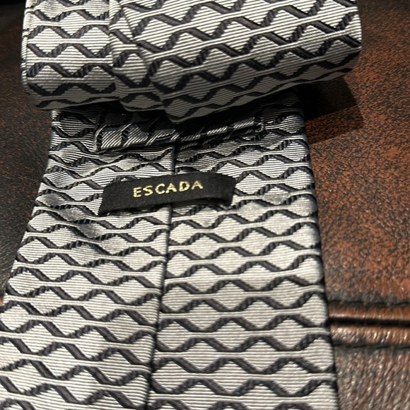 Escada Silver Patterned Silk Tie - Picture 4 of 5